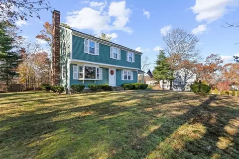 11 Sleepy Hollow Dr, Plymouth, MA 02360