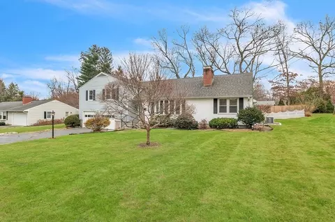 41 Bel Air Dr, Longmeadow, MA 01106