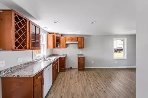 82 Jardine St, Springfield, MA 01107 photo 10
