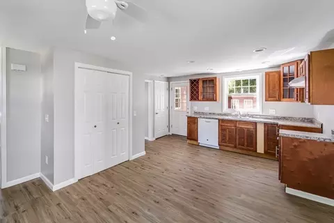 82 Jardine St, Springfield, MA 01107 photo 8