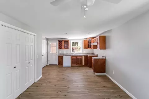 82 Jardine St, Springfield, MA 01107 photo 9