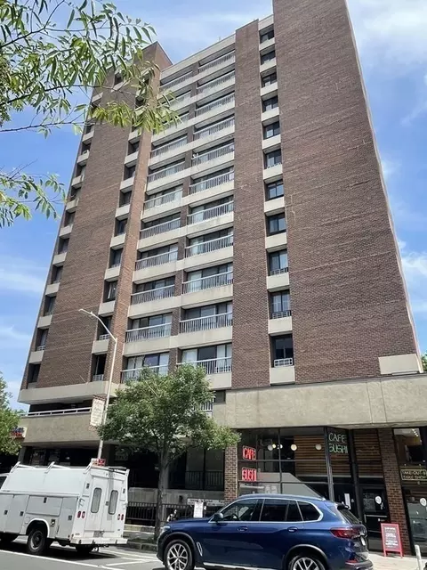 1105 Massachusetts Ave #3F, Cambridge, MA 02138