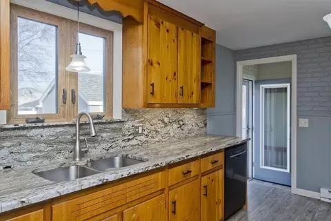 106 Clark St, Chicopee, MA 01013 photo 9