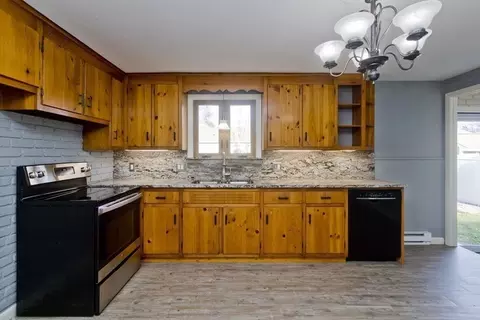 106 Clark St, Chicopee, MA 01013 photo 7