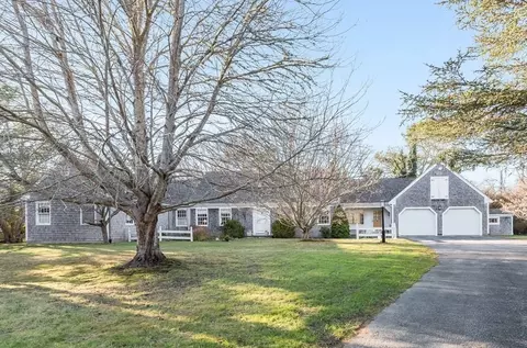 90 Cove Ln, Barnstable, MA 02630
