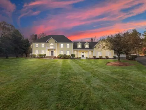 13 Kraw Dr, Dover, MA 02030