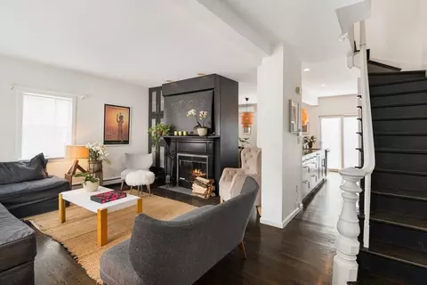 28 White Pl, Brookline, MA 02445