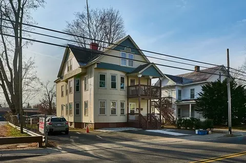 78 Pleasant St, Easthampton, MA 01027