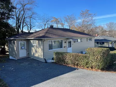 40 Dillon St, Worcester, MA 01604 photo 2