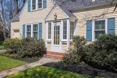 26 Hereford Rd, Marblehead, MA 01945 photo 3