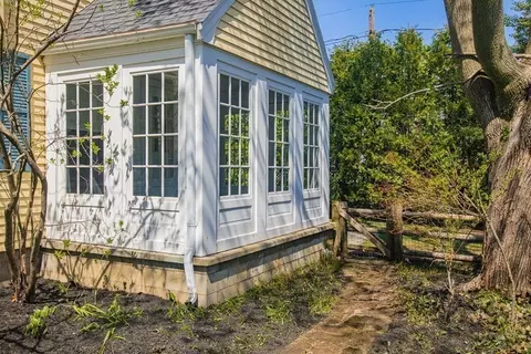 26 Hereford Rd, Marblehead, MA 01945 photo 4