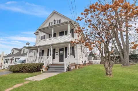 35 Moore St, Chicopee, MA 01013 photo 2