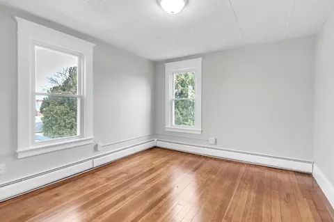 35 Moore St, Chicopee, MA 01013 photo 10