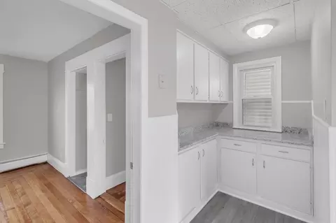 35 Moore St, Chicopee, MA 01013 photo 9