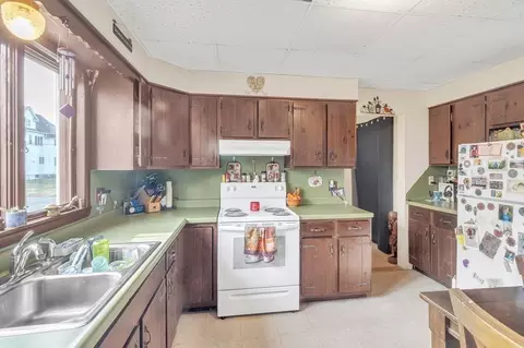 35 Moore St, Chicopee, MA 01013 photo 20