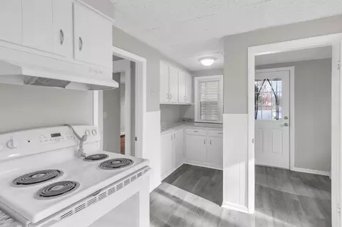 35 Moore St, Chicopee, MA 01013 photo 7