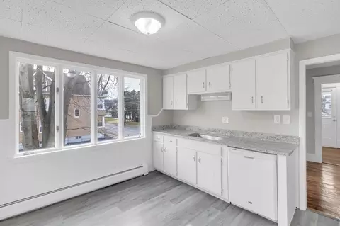 35 Moore St, Chicopee, MA 01013 photo 8