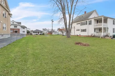 35 Moore St, Chicopee, MA 01013 photo 3