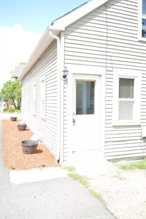 54 Leicester St, Oxford, MA 01537