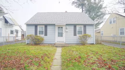 39 Seymour Ave, Springfield, MA 01109