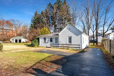 100 Larch St, Clinton, MA 01510