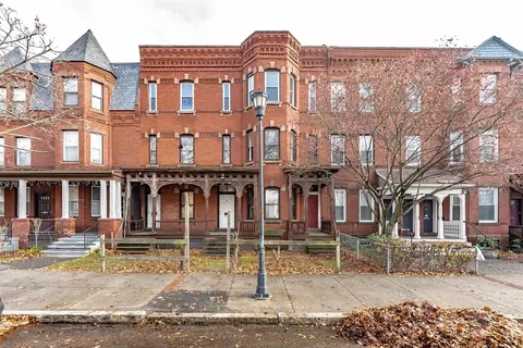 346 350 Maple, Holyoke, MA 01040