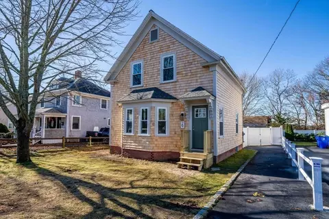 29 Lincoln Ave, Bourne, MA 02532