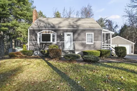112 Brook St, Franklin, MA 02038