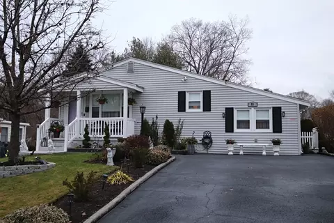 93 Holland St, Saugus, MA 01906
