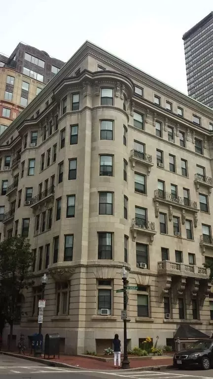 8 Garrison Rd #711, Boston, MA 02116