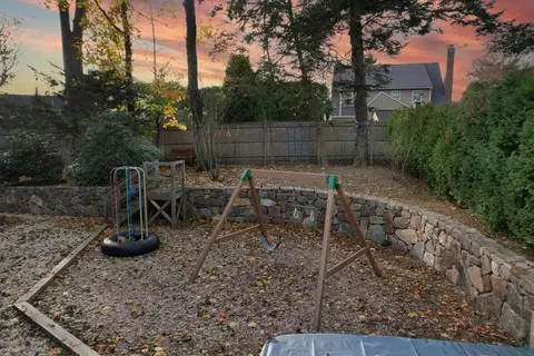 61 Neptune St, Beverly, MA 01915 photo 4