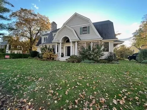27 Adam Ter, Lowell, MA 01852