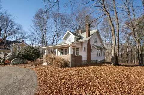 216 Pleasant St, Weymouth, MA 02190