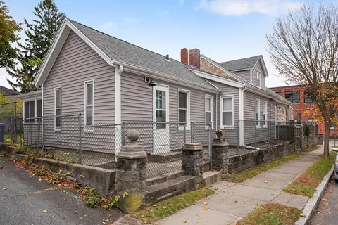323 Maxfield St, New Bedford, MA 02740