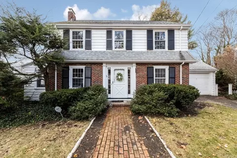 39 Linnet, Boston, MA 02132