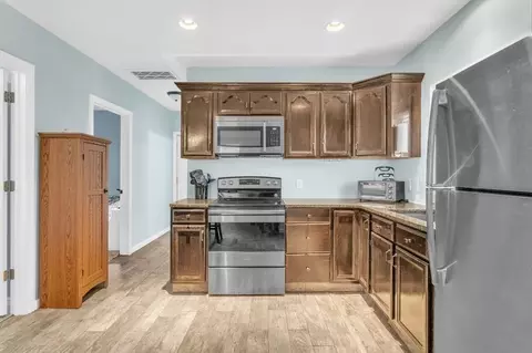 46 Harvard St, Chicopee, MA 01020 photo 6
