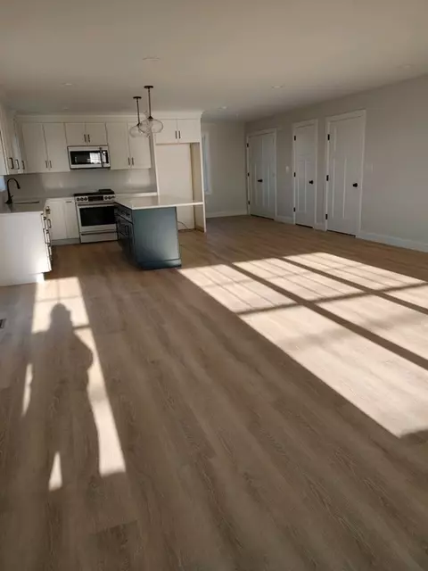 Living - 207 Beach Rd #E, Salisbury, MA 01952 photo 1 of 2