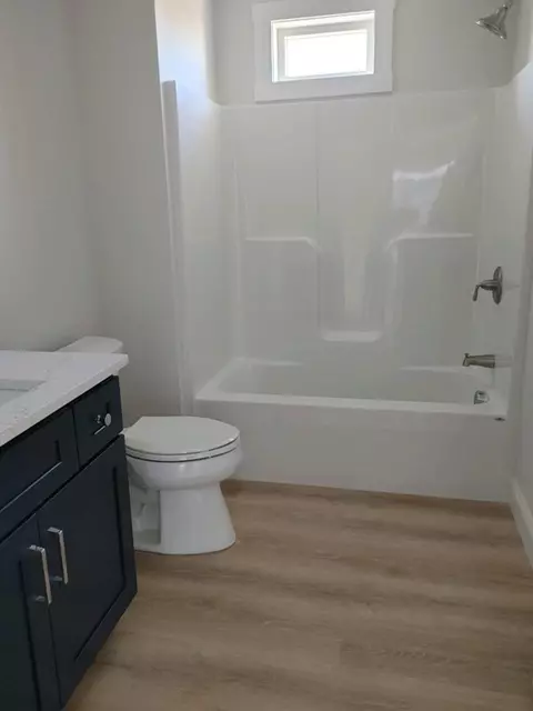 Bath - 207 Beach Rd #E, Salisbury, MA 01952 photo 2 of 2