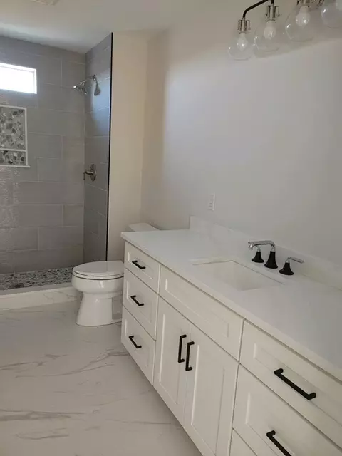 Bath - 207 Beach Rd #E, Salisbury, MA 01952 photo 1 of 2
