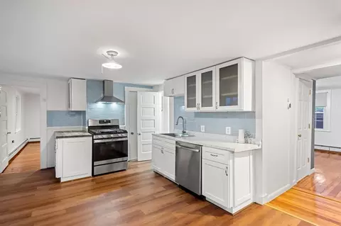 10 Daniels St #3, Salem, MA 01970