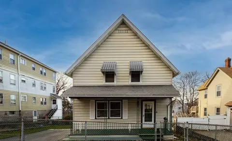 61 Windsor St, Worcester, MA 01605