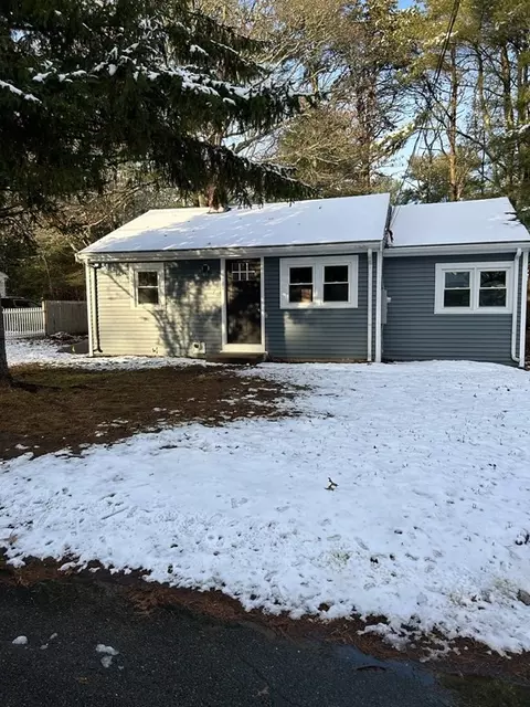 73 Martin St, Buzzards Bay, MA 02532