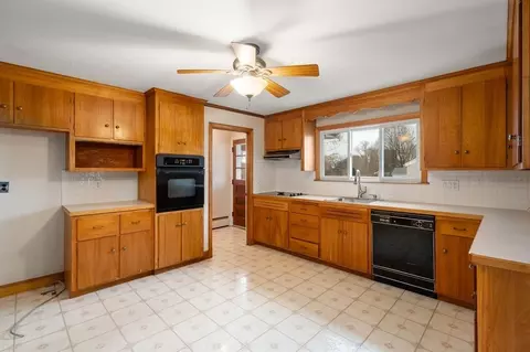 25 Margin St, Peabody, MA 01960 photo 8