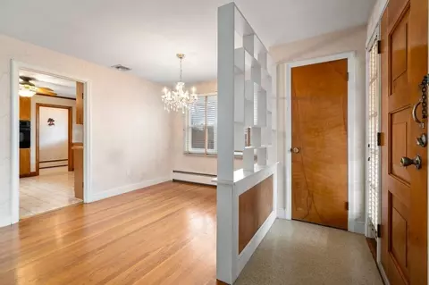 25 Margin St, Peabody, MA 01960 photo 2