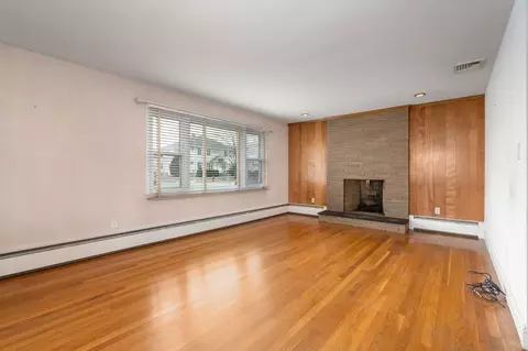 25 Margin St, Peabody, MA 01960 photo 4