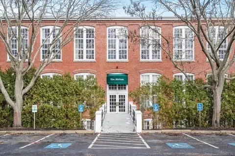 53 Warren St #201, Newburyport, MA 01950