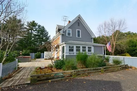 108 Marion Rd, Rochester, MA 02770