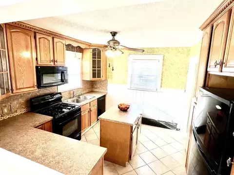 238 Edendale St, Springfield, MA 01104 photo 14