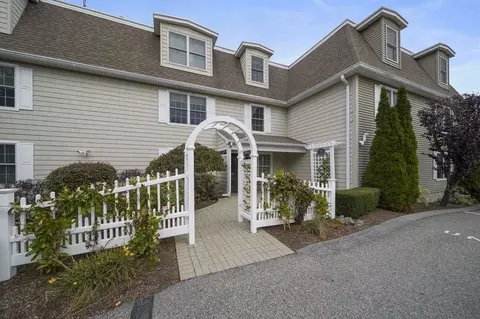 3 Pirmi Ln #7, Gloucester, MA 01930