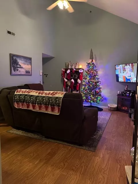 74 Tennis Plaza Rd #44, Dracut, MA 01826